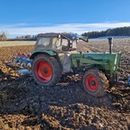 Fendt farmer 4sa am pflügen