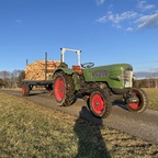 Fendt Farmer 2d mit Holztransportwagen