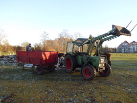 1. Tag Holzspalten mit unserem 103er und Thor Holzspalter