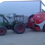 Fendt 108S beim Rundballenpresse umstellen