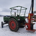 Fendt Farmer 2DE am Holzspalter