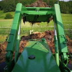 Farmer 106s bei anrüchiger Arbeit, Fahrerperspektive